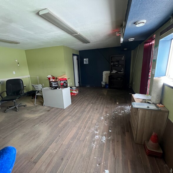 More Photos Of 4418 51 Av, Redwater Warehouse For Sale