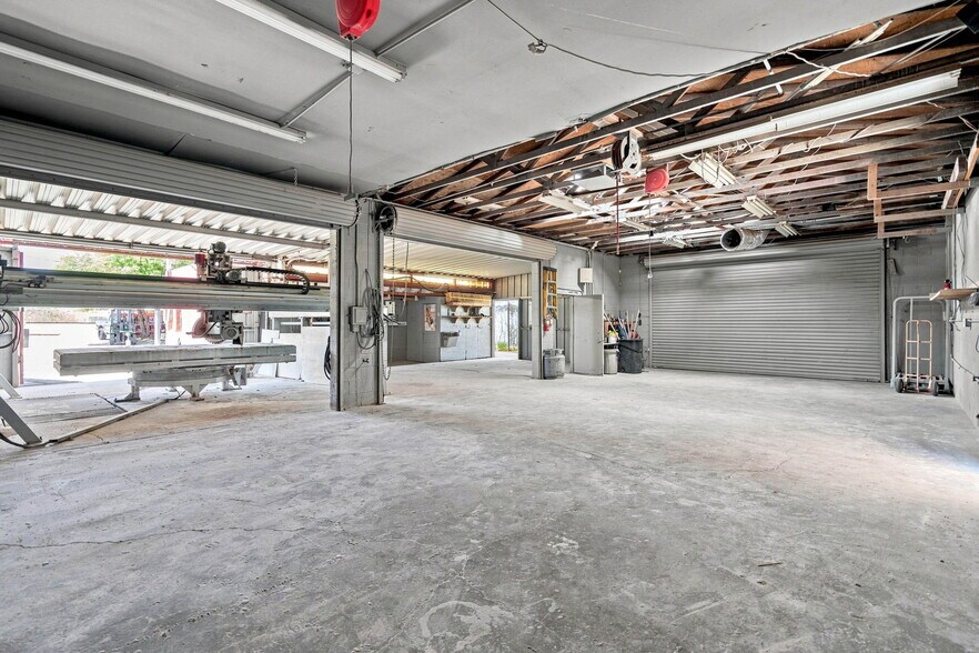 More Photos Of 3835 E Technical Dr, Tucson Warehouse For Lease