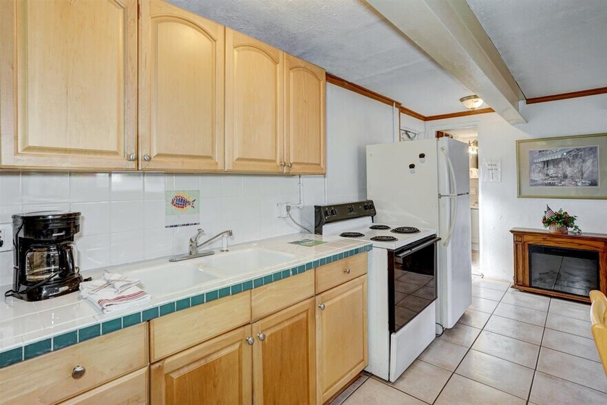 More Photos Of 1064 Broadway, Dunedin Hotel For Sale