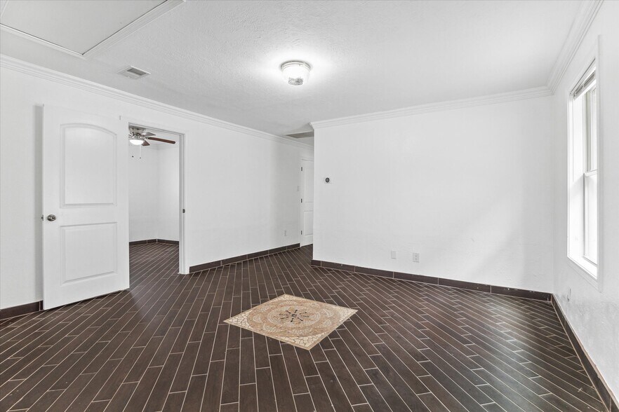 More Photos Of 11126 Timber Crest Dr, Houston Warehouse For Sale