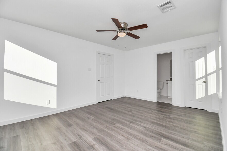 More Photos Of , Houston Multifamily For Sale