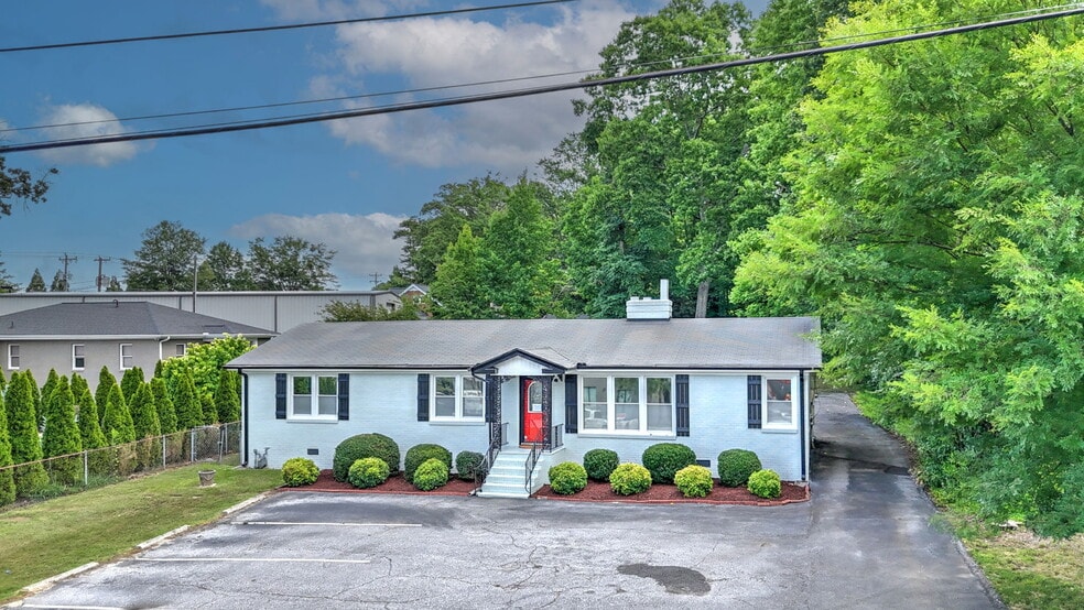 More Photos Of 1 Elizabeth Dr, Greenville Freestanding For Sale