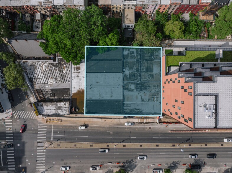 More Photos Of 1029 Atlantic Ave, Brooklyn Auto Repair For Sale