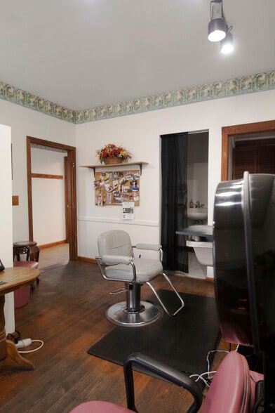 More Photos Of 208 2nd St SW, Carrollton Freestanding For Sale