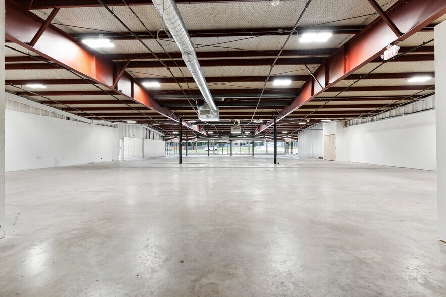 More Photos Of 1511 W Broadway St, Ardmore Auto Dealership For Sale