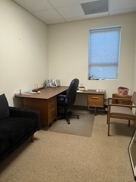 More Photos Of 13622 Pennsylvania Ave, Hagerstown Office For Lease