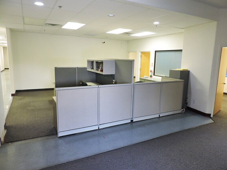 More Photos Of 500 S Willard St, Cottonwood Distribution For Lease