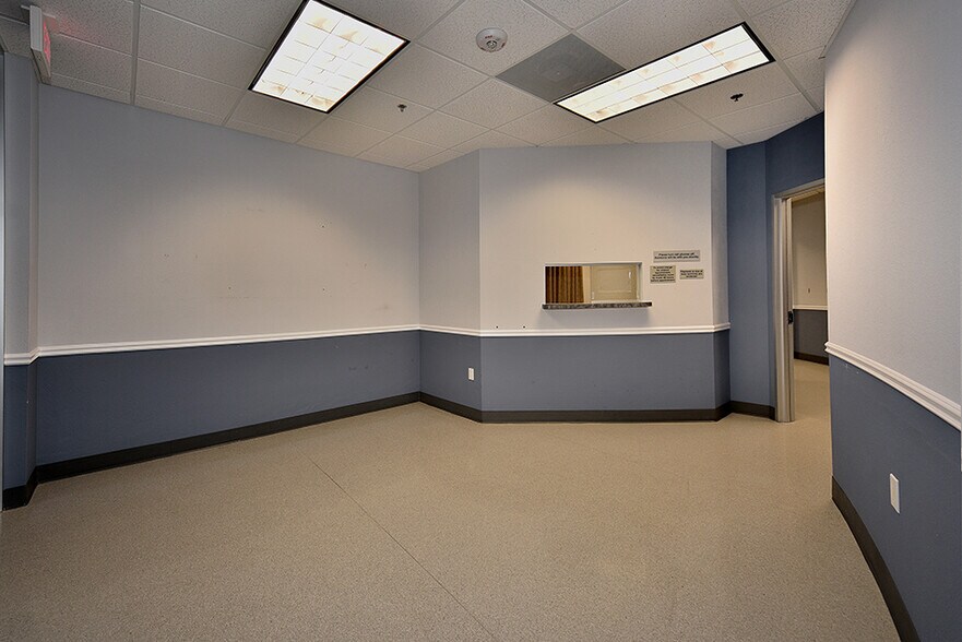 More Photos Of 114 Vision Park Blvd, Shenandoah Office For Sale