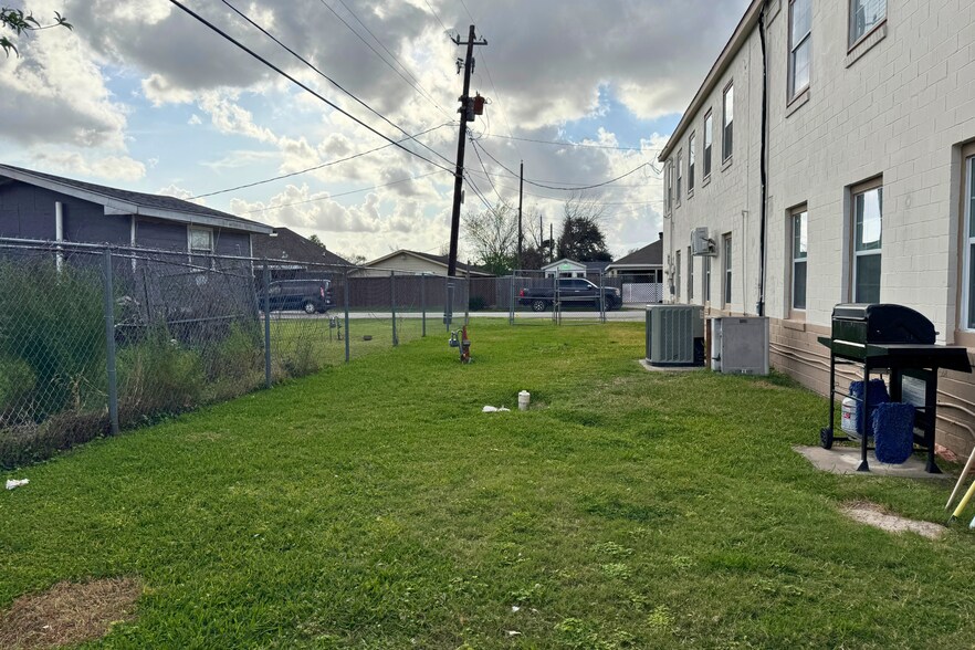 More Photos Of 10402 Pillot St, Jacinto City Religious Facility For Sale