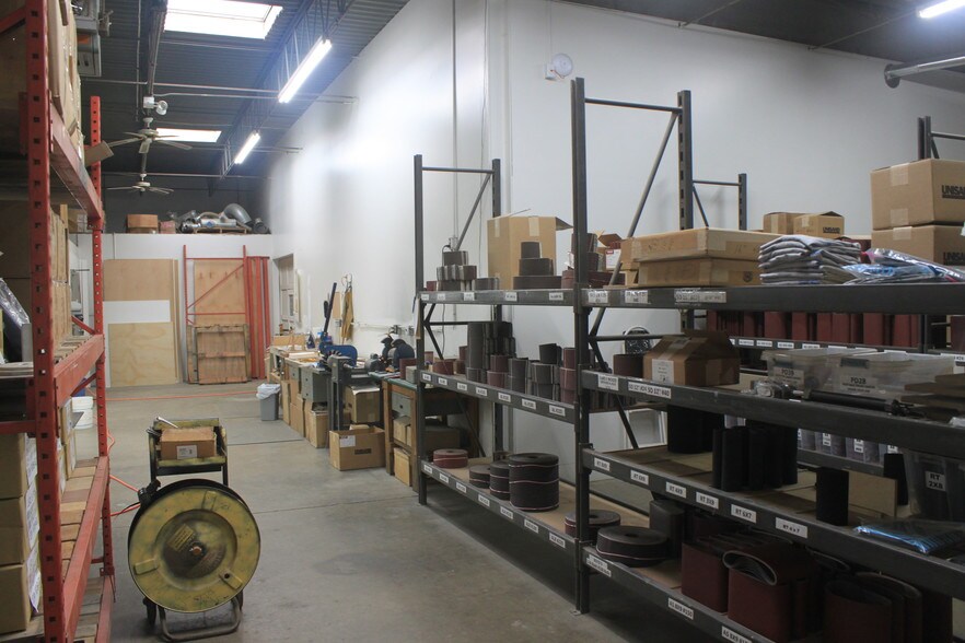 More Photos Of 3078-3080 W Soffel Ave, Melrose Park Distribution For Lease