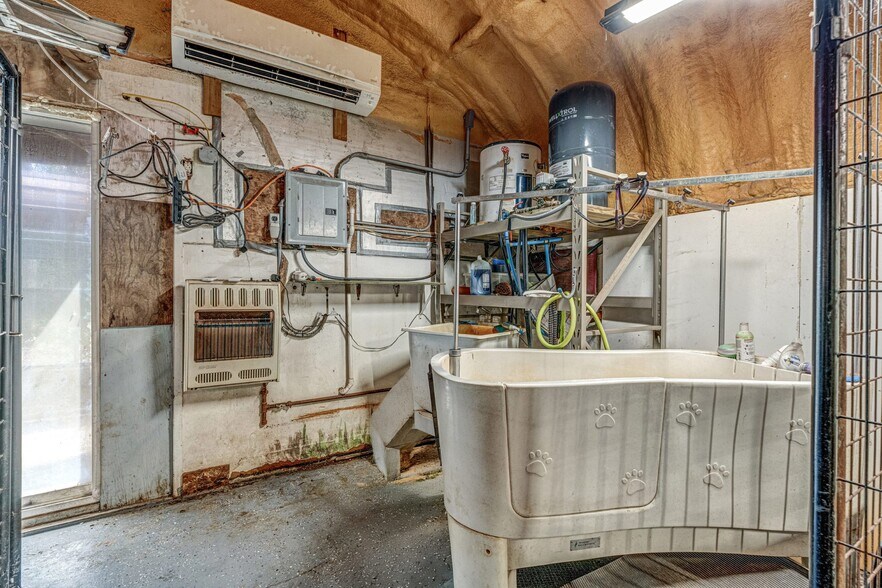 More Photos Of 1344 E 500 N, Albion Veterinarian Kennel For Sale