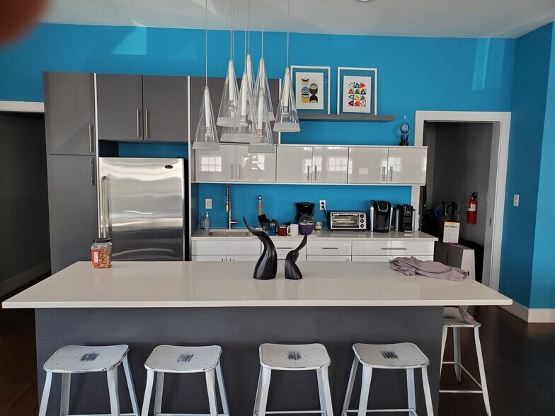 More Photos Of 2003-2005 Rt-71, Spring Lake General Retail For Sale