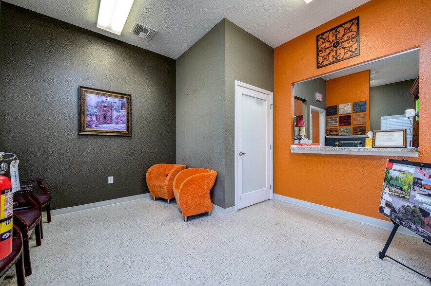 More Photos Of 6800-6810 Mariner Blvd, Spring Hill Office For Sale