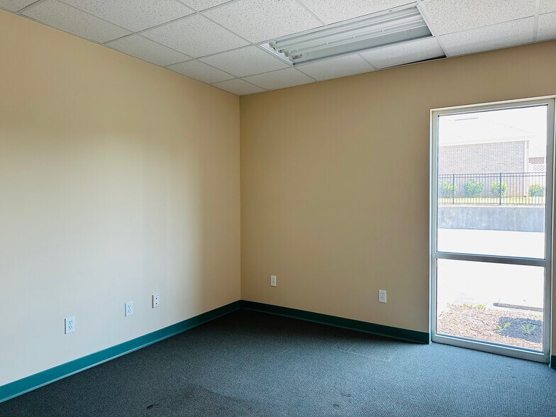 More Photos Of 112-114 Keeton Dr, Hopkinsville Medical For Lease