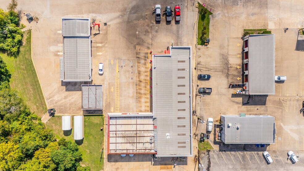 More Photos Of 311 S Timberland Dr, Lufkin Carwash For Sale