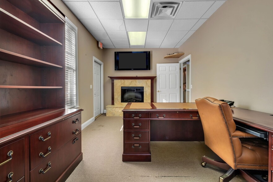 More Photos Of 2104 Delta Way, Tallahassee Office For Sale