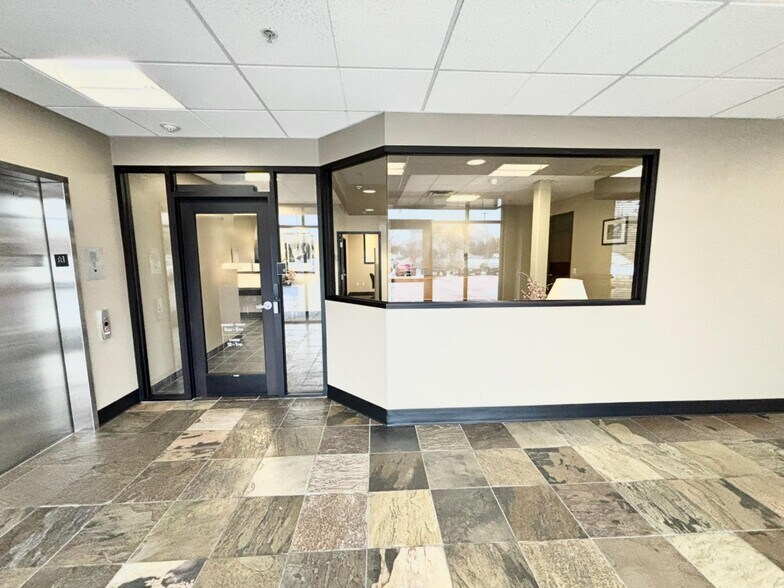 More Photos Of 1301 Poplar Dr, Medford Medical For Lease