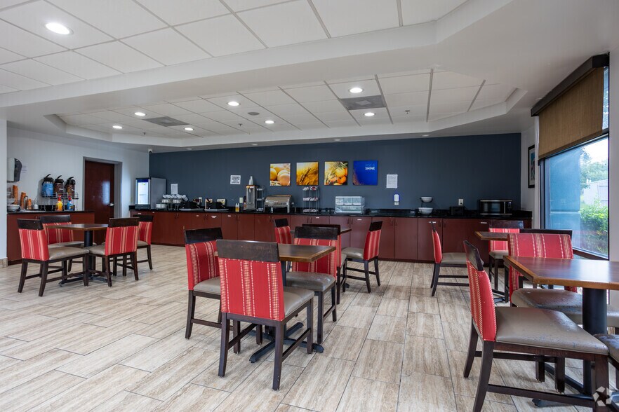 More Photos Of 5087 Clark Howell Hwy, Atlanta Hotel For Sale