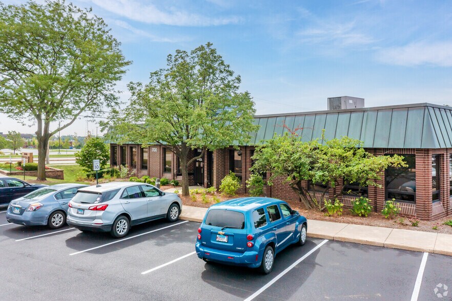 More Photos Of 3030-3140 Finley Rd, Downers Grove Unknown For Lease