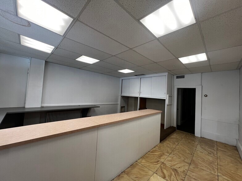 More Photos Of 37 E Main St, Oyster Bay Office Residential For Lease