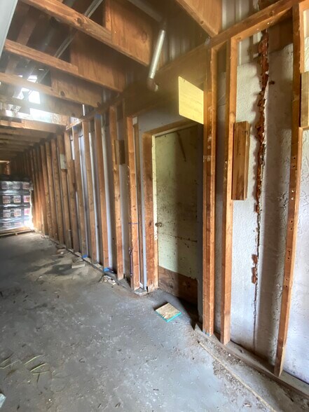 More Photos Of 1816 57th St, Sarasota Warehouse For Sale