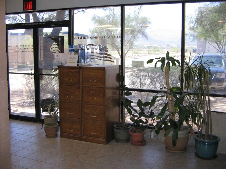 More Photos Of 8020 N Business Park Dr, Tucson Warehouse For Lease