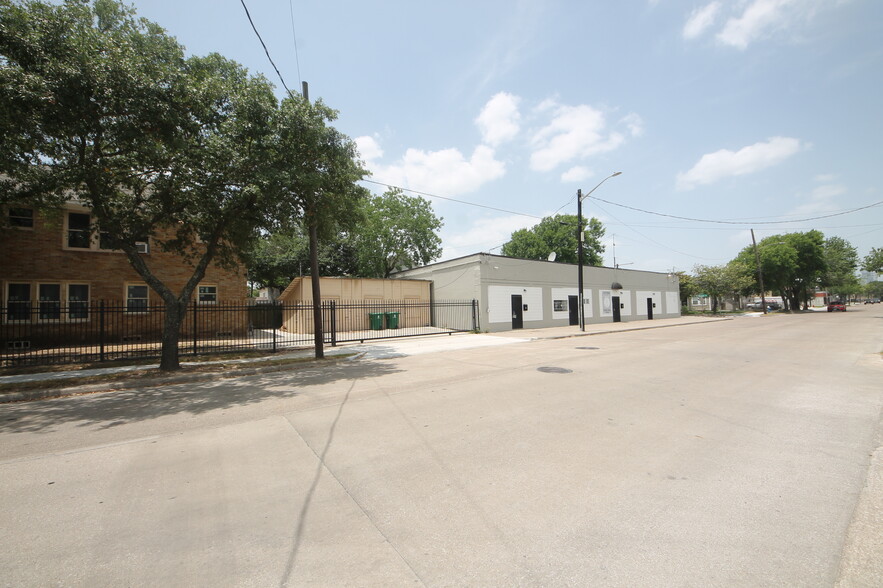 Primary Photo Of 4202 Canal St, Houston Freestanding For Lease