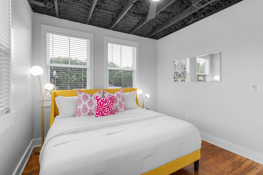 More Photos Of 156 Camellia St, Biloxi General Retail For Sale