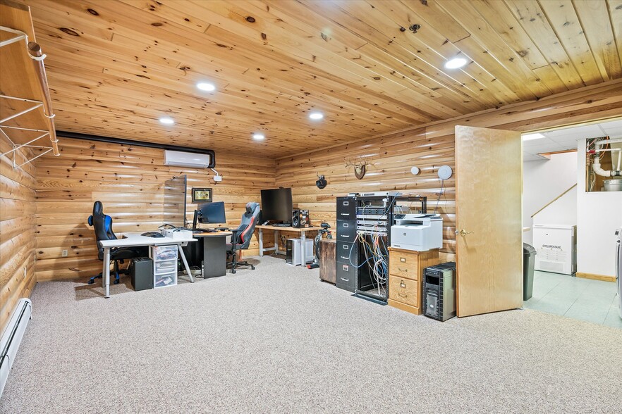 More Photos Of 341 US Route 1, Weston Hotel For Sale