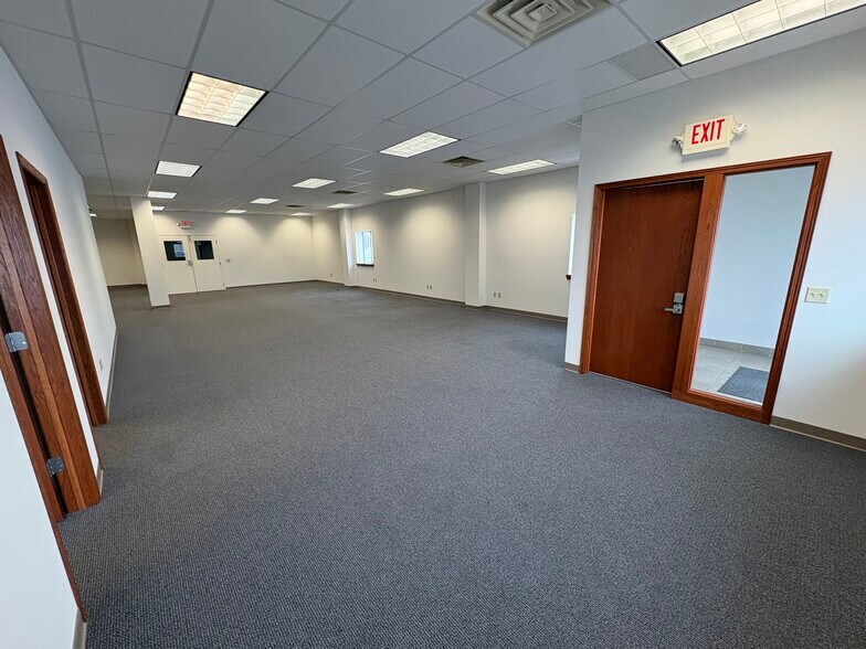 More Photos Of 2452 Truax Blvd, Eau Claire Warehouse For Lease