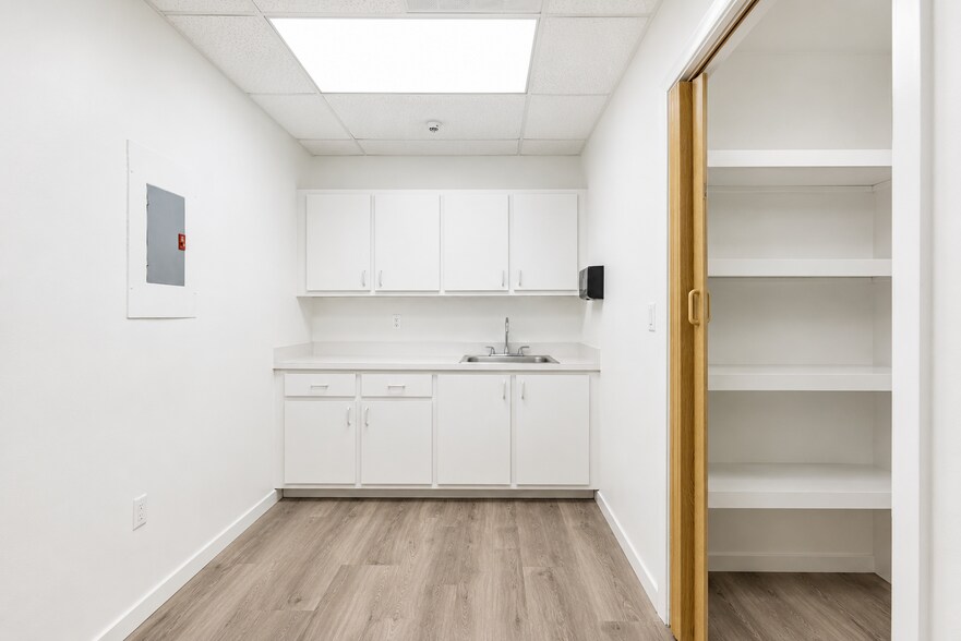 More Photos Of 5040 NW 7th St, Miami Medical For Lease