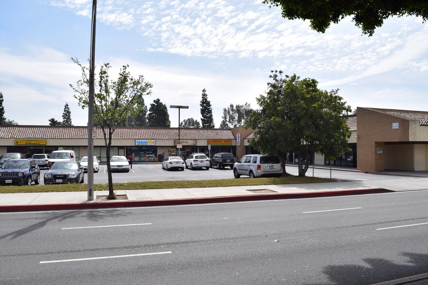 More Photos Of 6630-6632 Rosemead Blvd, Pico Rivera Freestanding For Lease