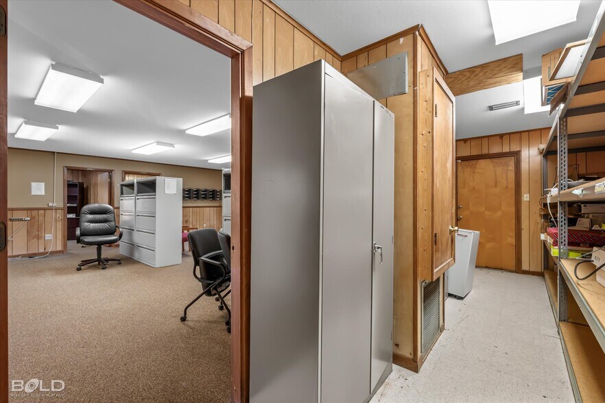 More Photos Of 523 Oxford Rd, Mansfield Office For Sale