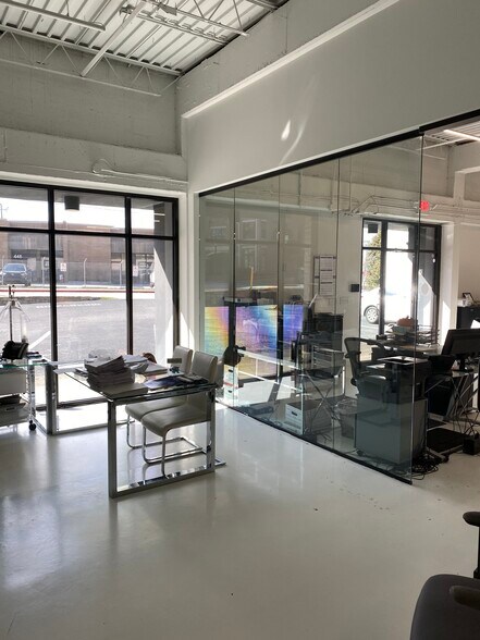 More Photos Of 445 Plasamour Dr NE, Atlanta Light Distribution For Lease