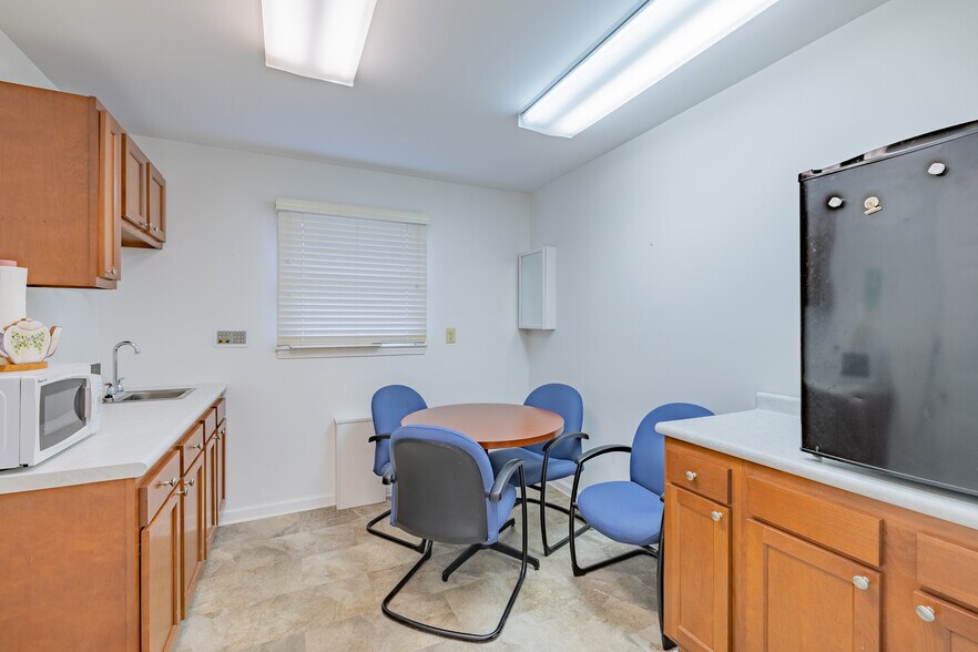 More Photos Of 1941 Euclid Ave, Bristol Medical For Sale