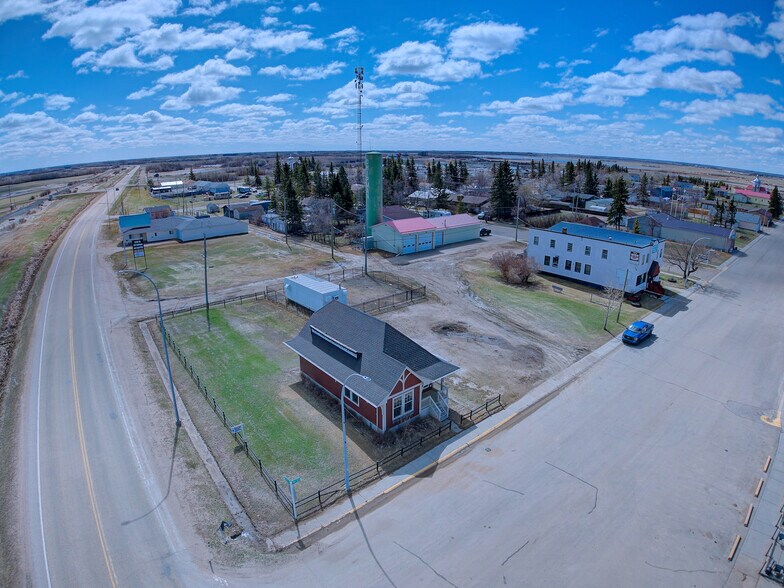 More Photos Of 5015 50 St, Chipman General Retail For Sale