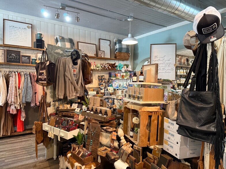 More Photos Of 320 N Main St, Scandinavia Storefront Retail Residential For Sale