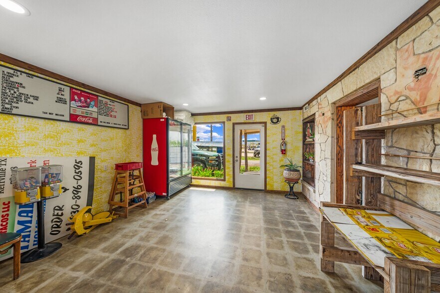 More Photos Of 4455 Highway 27, Kerrville Flex For Sale