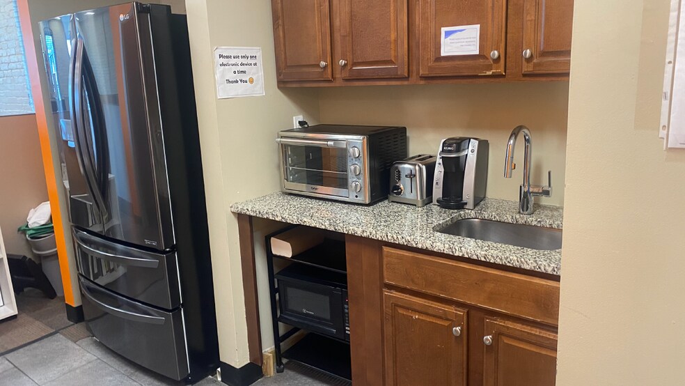 More Photos Of 52 Diamond St, Brooklyn Warehouse For Lease