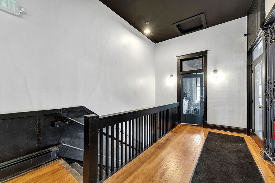 More Photos Of 119 S Calumet Ave, Chesterton Storefront Retail Residential For Lease