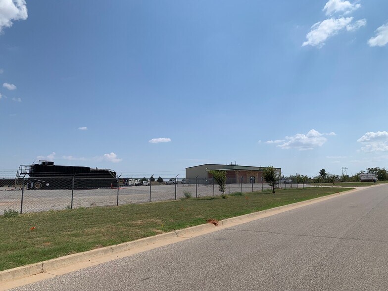 More Photos Of 2200 Industrial Blvd, Weatherford Light Manufacturing For Lease