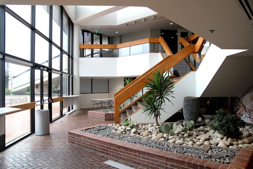 More Photos Of 301 NW 63rd St, Oklahoma City Office For Lease