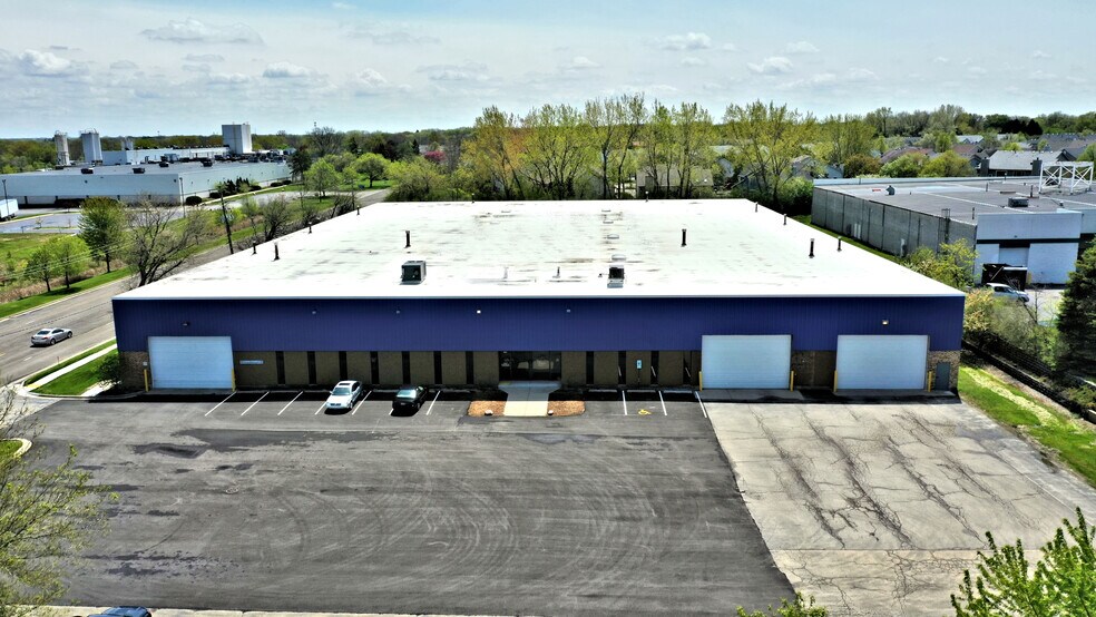 More Photos Of 1700-1710 S Butterfield Rd, Mundelein Warehouse For Lease