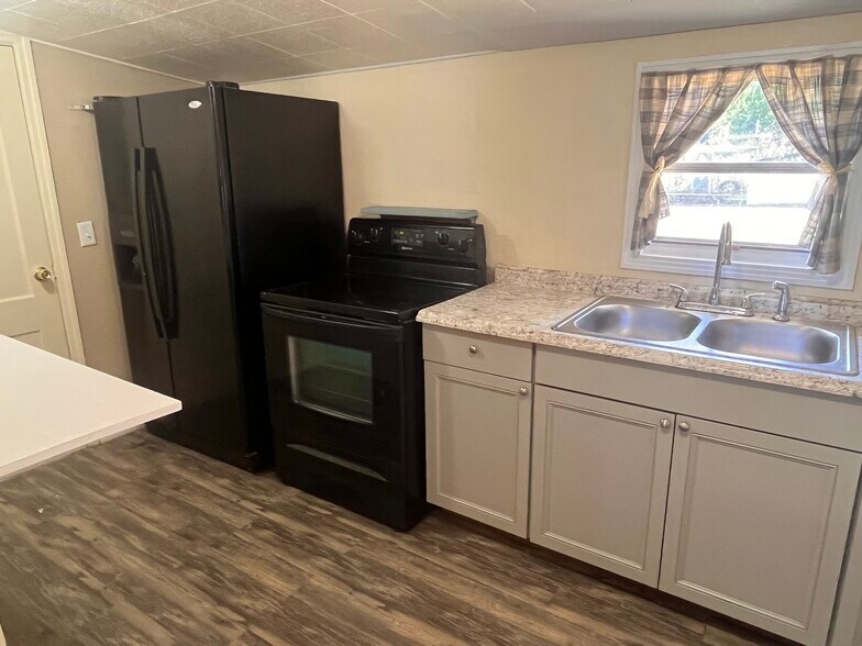 More Photos Of 230 S Center St, Pierson Apartments For Sale