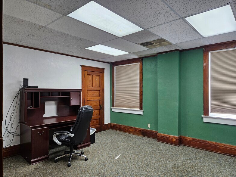 More Photos Of 231 E Railway St, Coleman Loft Creative Space For Lease