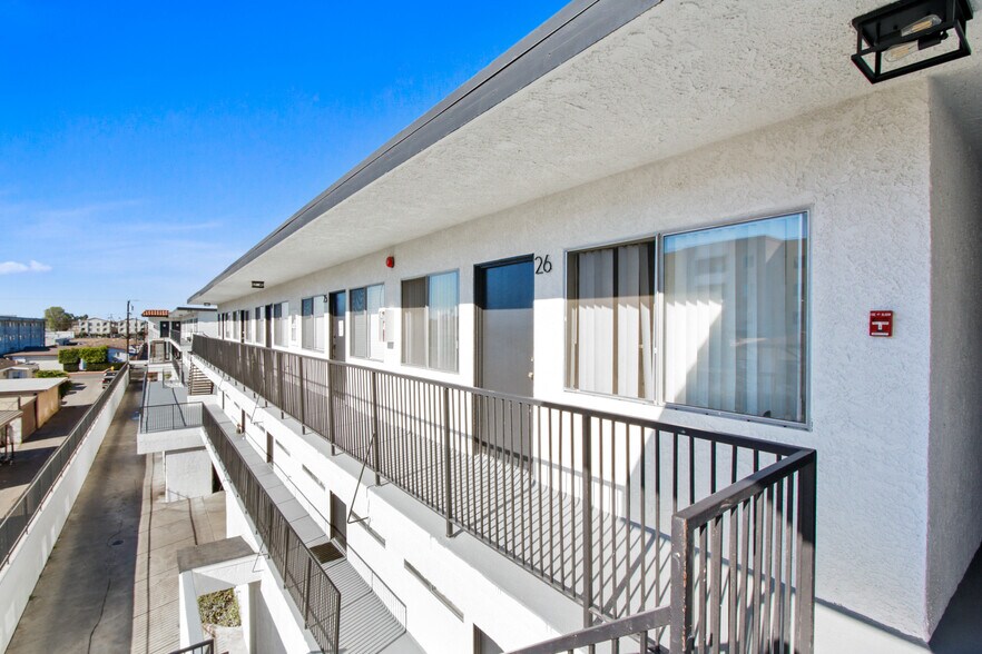 More Photos Of 14110 Yukon Ave, Hawthorne Apartments For Sale