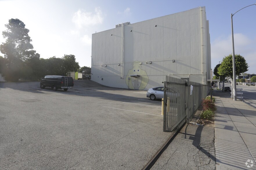 More Photos Of 806-808 N La Brea Ave, Inglewood Flex For Lease