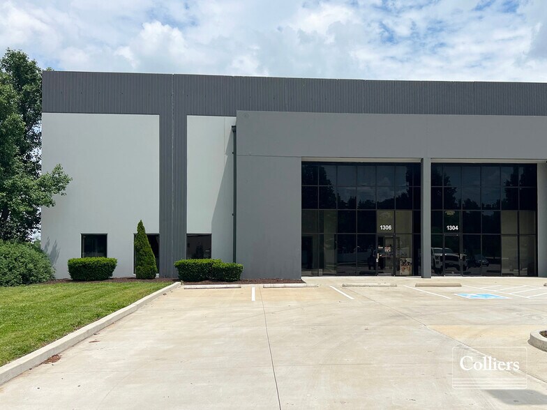 More Photos Of 1300-1308 Rustique Sq, O'Fallon Warehouse For Lease