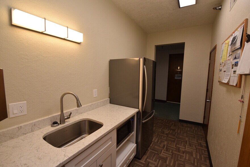 More Photos Of 153-191 High St SE, Salem Storefront Retail Office For Lease