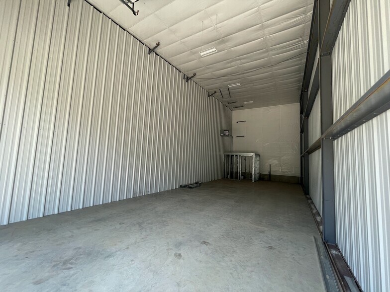 More Photos Of 100 South Satellite Rd, South Windsor Warehouse For Lease
